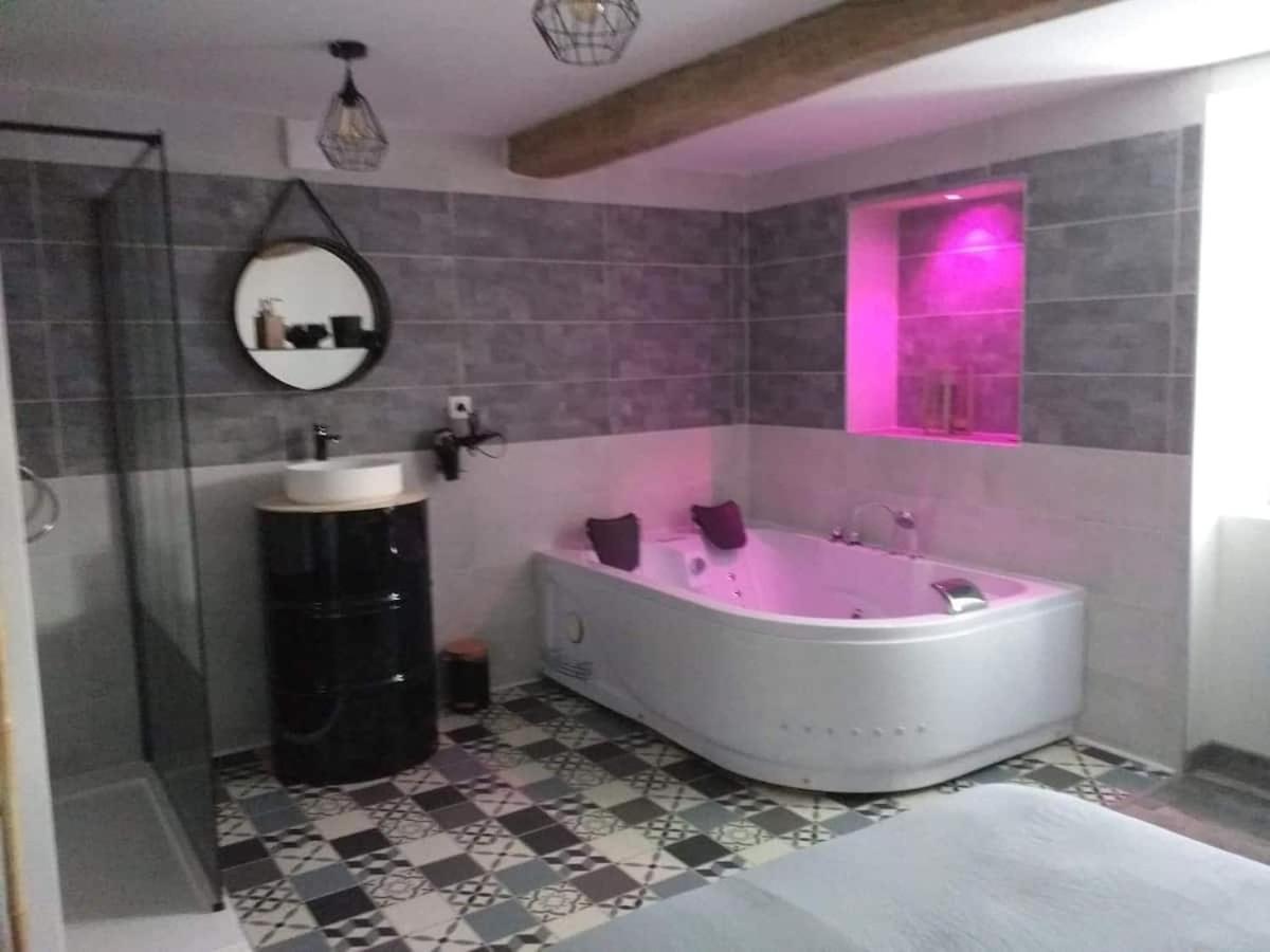 Nuit Romantique Saint-Christophe-en-Brionnais Экстерьер фото