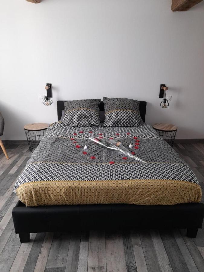 Nuit Romantique Saint-Christophe-en-Brionnais Экстерьер фото